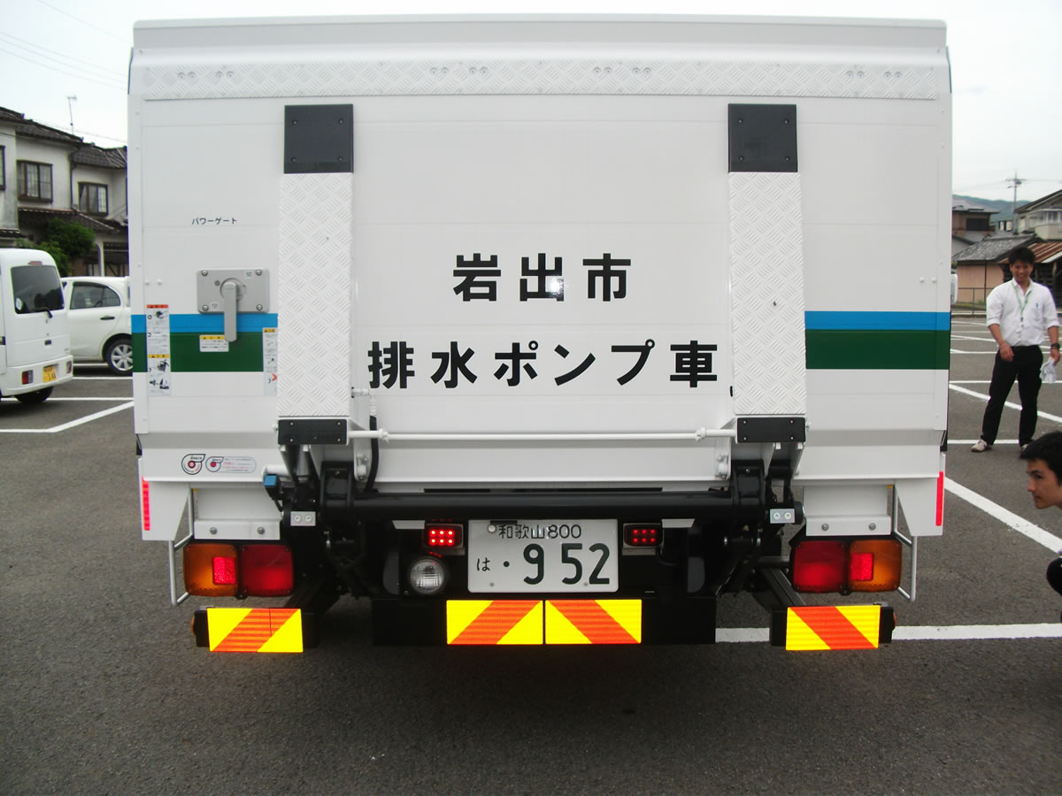 災害復旧用　排水ポンプ車_4